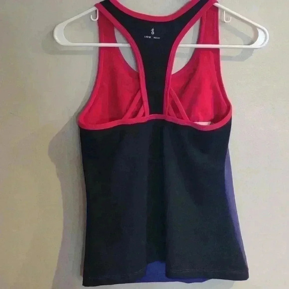 New Balance lightning dry tank top size medium - Picture 4 of 4